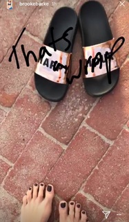 Brooke Burke feet photo thumbnail