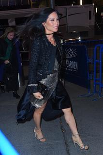 Lucy Liu feet photo thumbnail