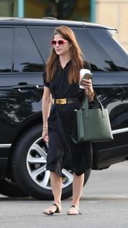 Selma Blair feet photo thumbnail