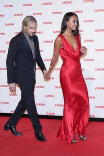 Zoe Saldana feet photo thumbnail