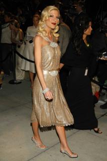 Tori Spelling feet photo thumbnail