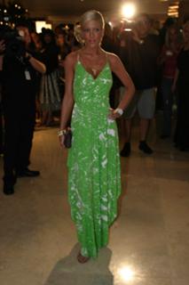 Tori Spelling feet photo thumbnail