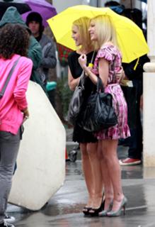 Tori Spelling feet photo thumbnail