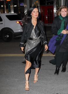 Lucy Liu feet photo thumbnail