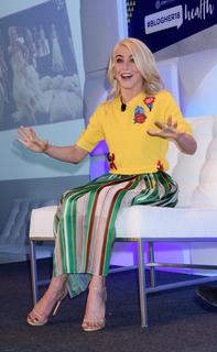 Julianne Hough feet photo thumbnail