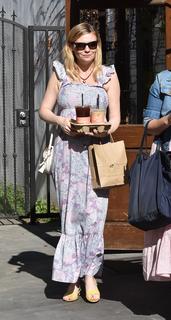 Kirsten Dunst feet photo thumbnail