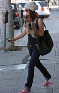 Kate Beckinsale feet photo thumbnail