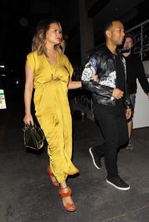 Chrissy Teigen feet photo thumbnail