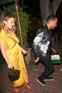 Chrissy Teigen feet photo thumbnail