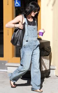 Selma Blair feet photo thumbnail
