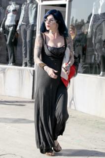 Katherine von Drachenberg feet photo thumbnail