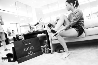 Aubrey Plaza feet photo thumbnail