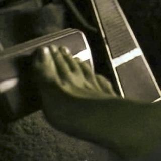 Halle Berry feet photo thumbnail