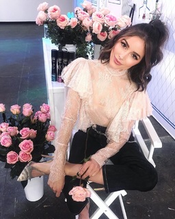 Olivia Culpo feet photo thumbnail
