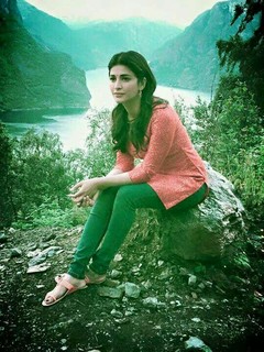 Shruti Haasan feet photo thumbnail