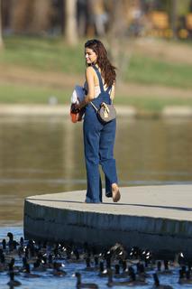 Selena Gomez feet photo thumbnail