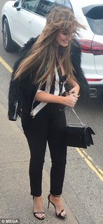 Delta Goodrem feet photo thumbnail