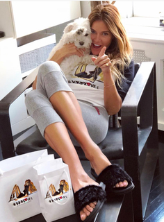 Kelly Bensimon feet photo thumbnail