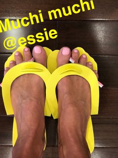 Kelly Bensimon feet photo thumbnail