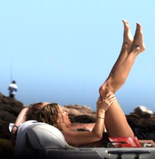 Sienna Miller feet photo thumbnail