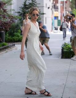 Jennifer Lawrence feet photo thumbnail