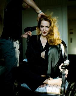 Gillian Anderson feet photo thumbnail