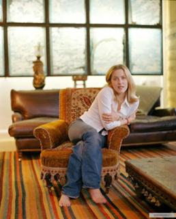 Gillian Anderson feet photo thumbnail