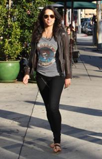Michelle Rodriguez feet photo thumbnail