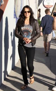 Michelle Rodriguez feet photo thumbnail