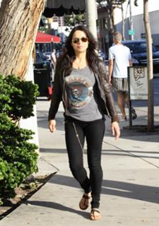 Michelle Rodriguez feet photo thumbnail