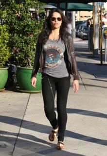 Michelle Rodriguez feet photo thumbnail