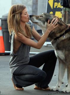 AnnaLynne McCord feet photo thumbnail