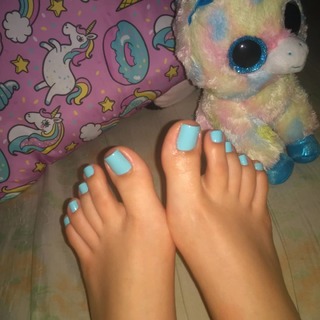Isa Pes feet photo thumbnail