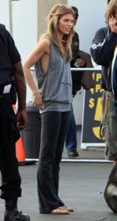 AnnaLynne McCord feet photo thumbnail