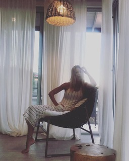 Nicole Neumann feet photo thumbnail