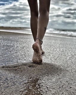 Nicole Neumann feet photo thumbnail