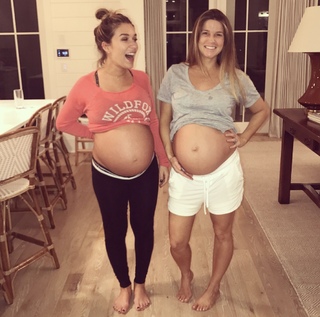 Jessie James Decker feet photo thumbnail