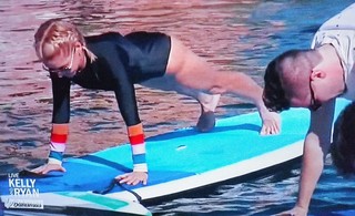 Kelly Ripa feet photo thumbnail
