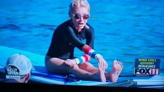 Kelly Ripa feet photo thumbnail