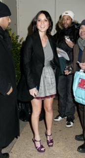 Olivia Munn feet photo thumbnail
