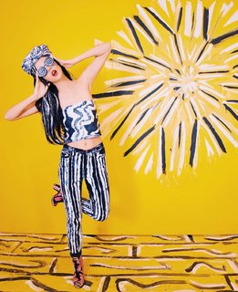 Victoria Justice feet photo thumbnail