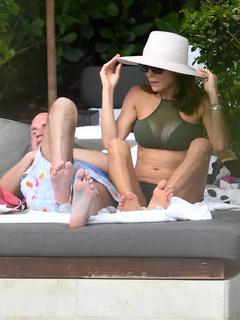 Bethenny Frankel feet photo thumbnail