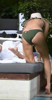 Bethenny Frankel feet photo thumbnail