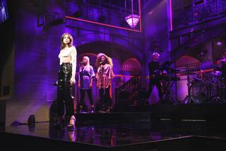 Dua Lipa feet photo thumbnail