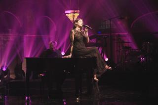 Dua Lipa feet photo thumbnail
