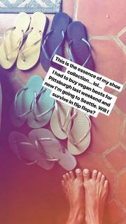 Kino MacGregor feet photo thumbnail