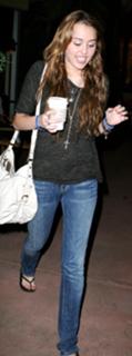 Miley Cyrus feet photo thumbnail