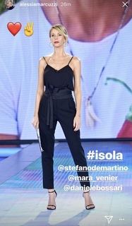 Alessia Marcuzzi feet photo thumbnail