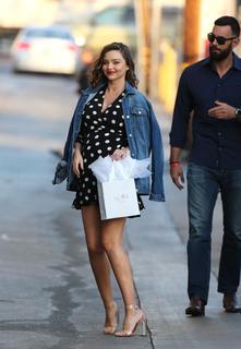 Miranda Kerr feet photo thumbnail