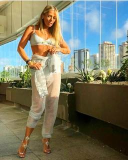 Adriane Galisteu feet photo thumbnail